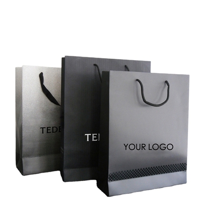 comprar Bolsos que hacen compras negros de papel de empaquetado de la joyería de PMS 300gsm CCNB online manufacture