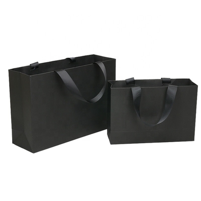 B9 W9 acanaló el LOGOTIPO de papel impreso negro de lujo del ODM de las bolsas