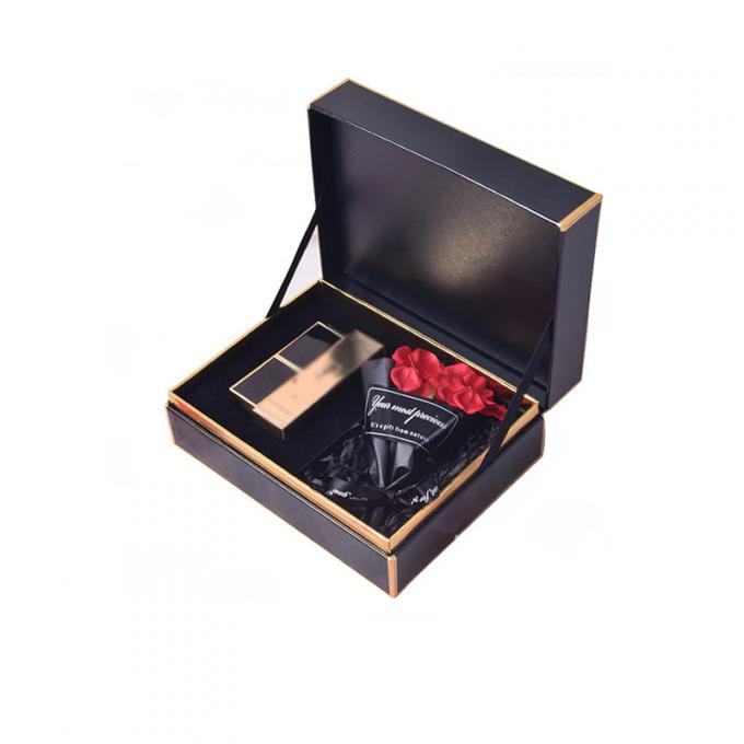 Caja de regalo cosmética ULTRAVIOLETA del punto que empaqueta las cajas negras de papel del oro de 2m m 0