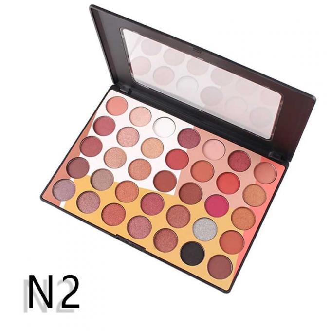 Paleta vacía del sombreador de ojos de Pantone con la impresión de seda del espejo 2